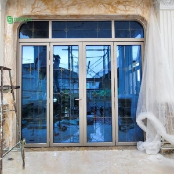 Cửa đi 4 c&aacute;nh maxpro m&agrave;u champagne